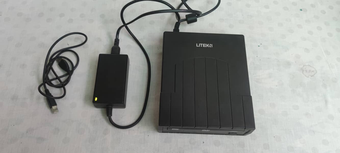 EXTERNAL/PORTABLE DVD/CD REWRITABLE DRIVE 0