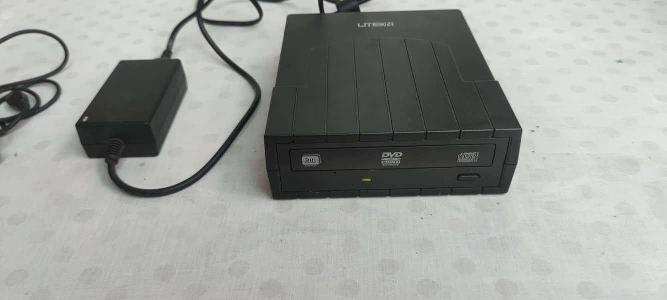 EXTERNAL/PORTABLE DVD/CD REWRITABLE DRIVE 2
