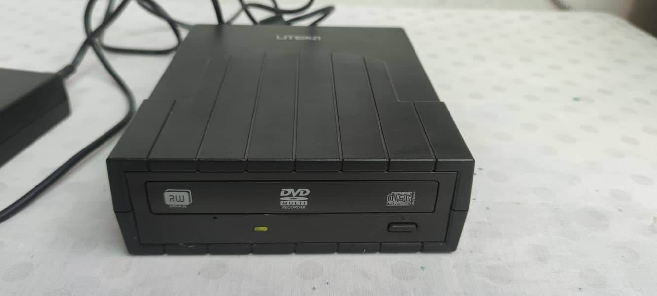 EXTERNAL/PORTABLE DVD/CD REWRITABLE DRIVE 3