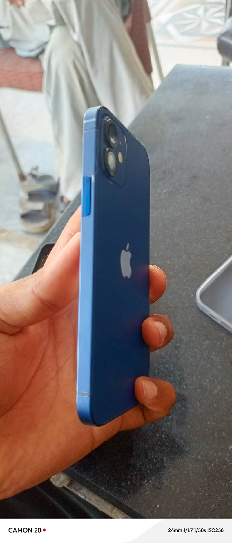 Apple iPhone 12 4