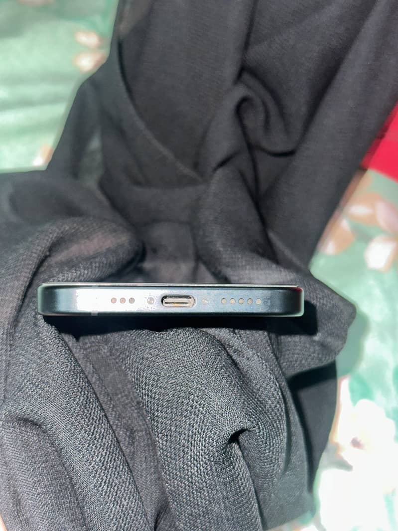 iPhone 15 3