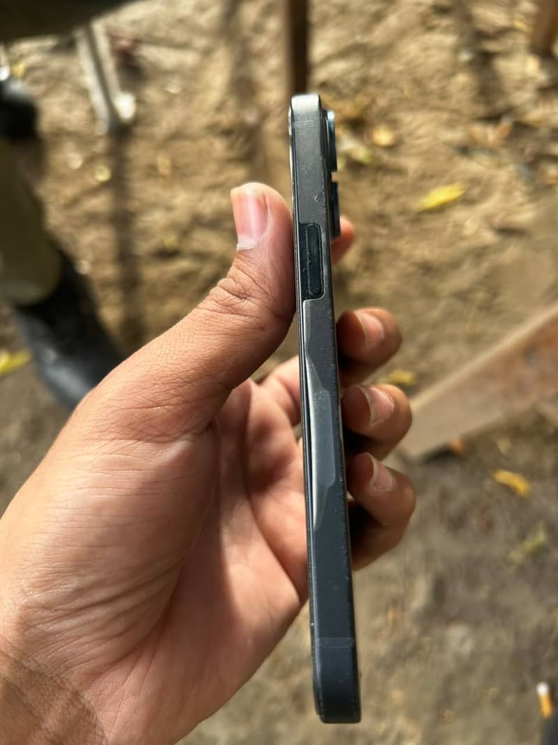 Apple iPhone 13 2