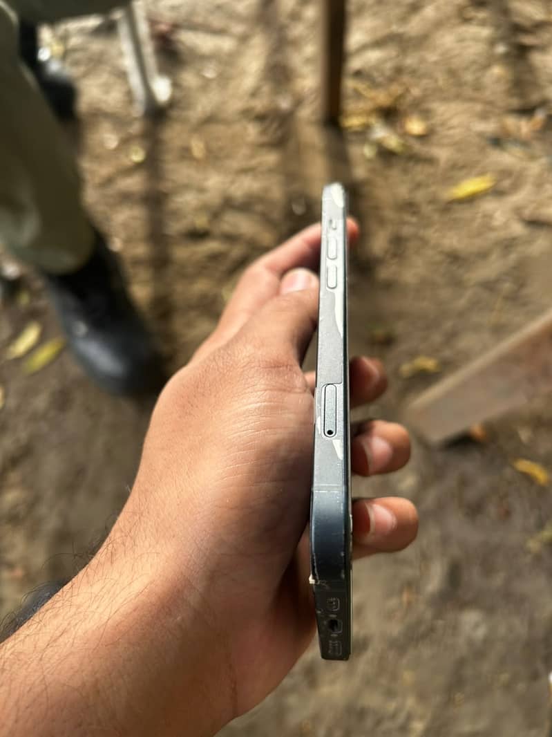 Apple iPhone 13 5