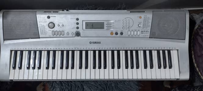 Yamaha PSR E303