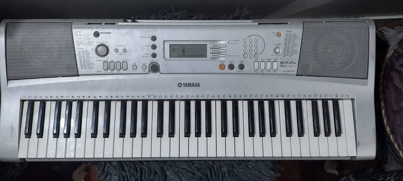Yamaha PSR E303 0
