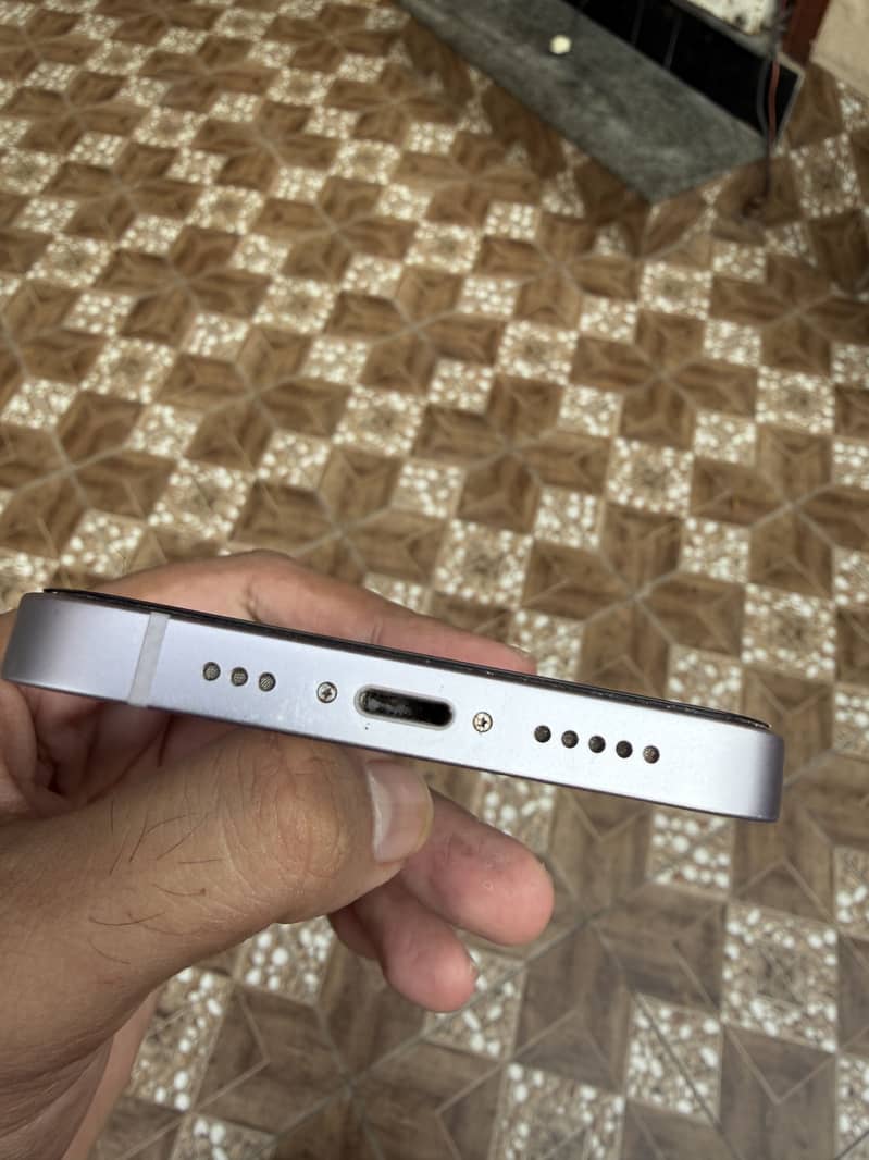 Apple iPhone 14 3