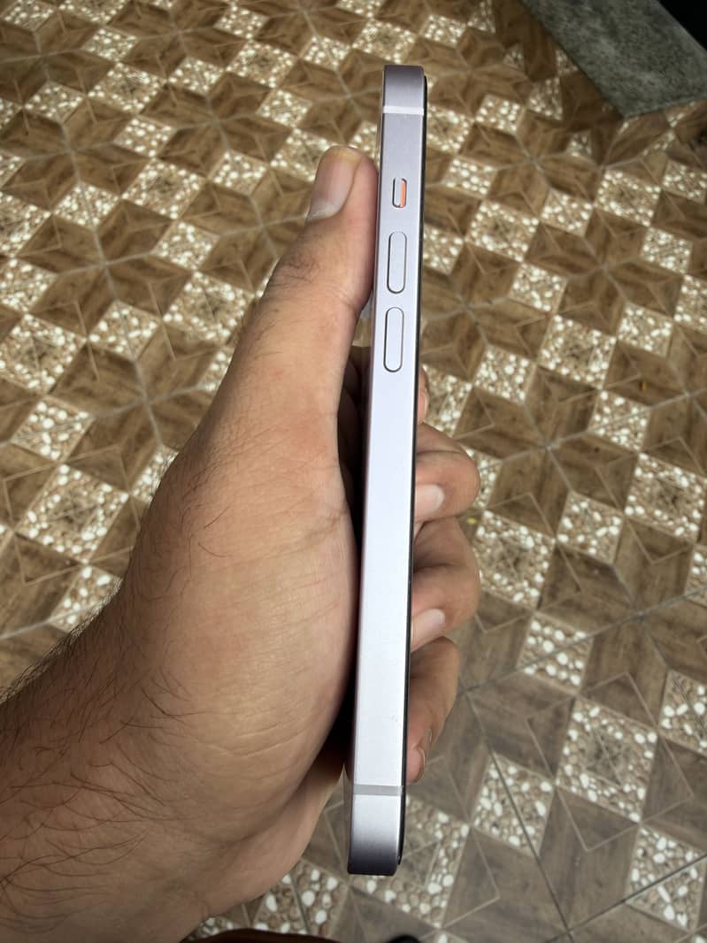 Apple iPhone 14 4