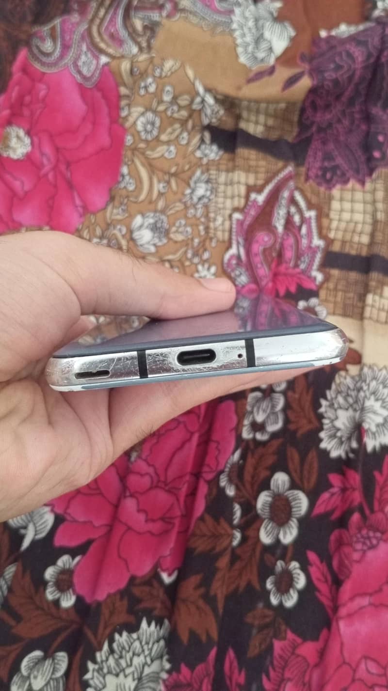 Sharp Aquos R2 2