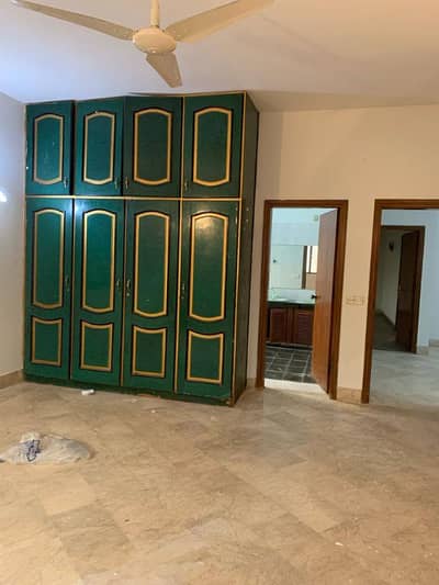 Prime Location 590 Square Yards Residential Demolish Hoiuse Is Available