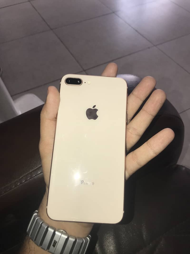 Apple iPhone 8 Plus 3