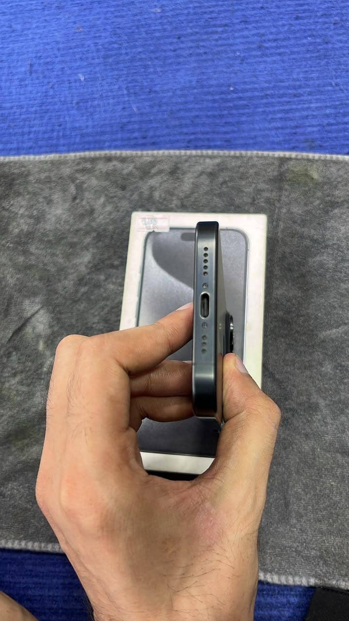 Apple iPhone 15 Pro 2
