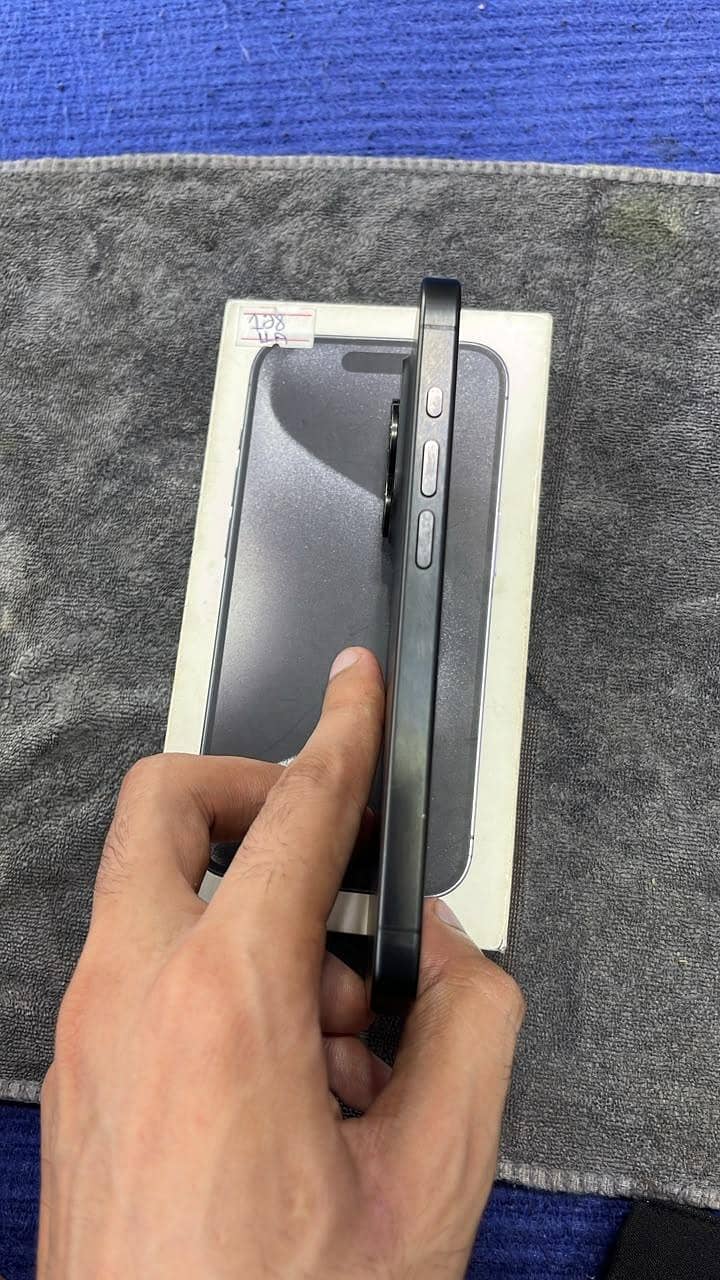 Apple iPhone 15 Pro 3