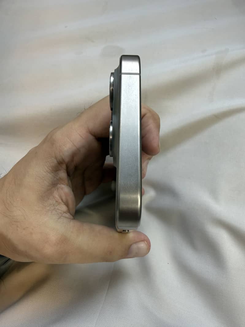 Apple iPhone 15 Pro SimLock- 4