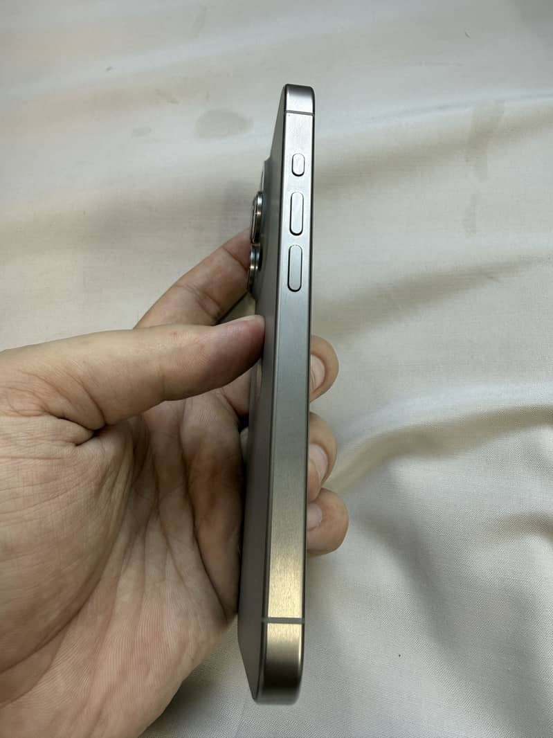 Apple iPhone 15 Pro SimLock- 5