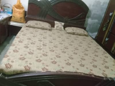King size Bed and Dressing