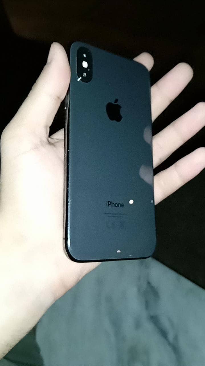 Apple iPhone X 4