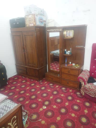 Salam bahi log ya mery room ka furniture ha bilkul safe condition Mai.