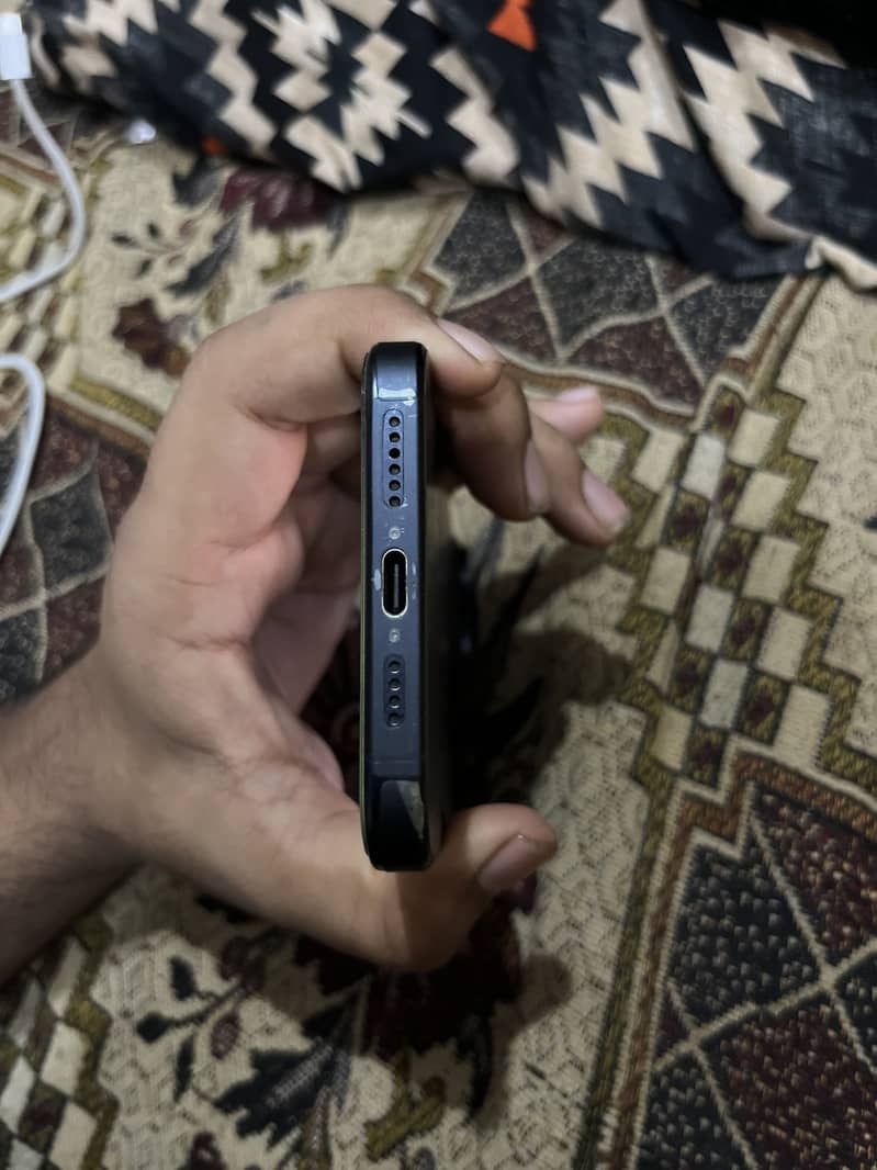 Apple iPhone 15 Pro Max 3