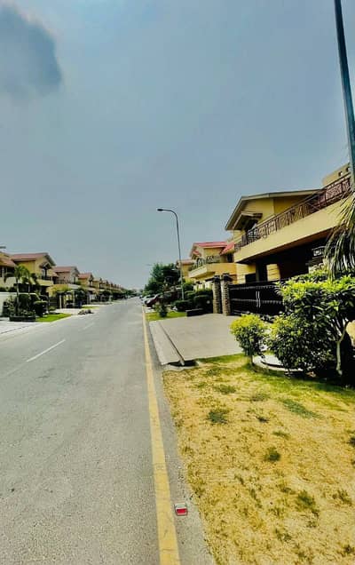 17 Marla 5 Bedroom House + Corner + Main Bouleverd available for Rent in Askari 10 Sector-F Lahore Cantt
