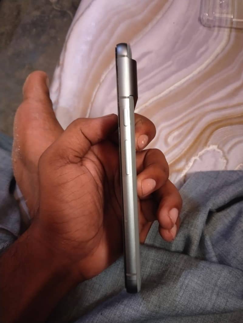 Google Pixel 8 3
