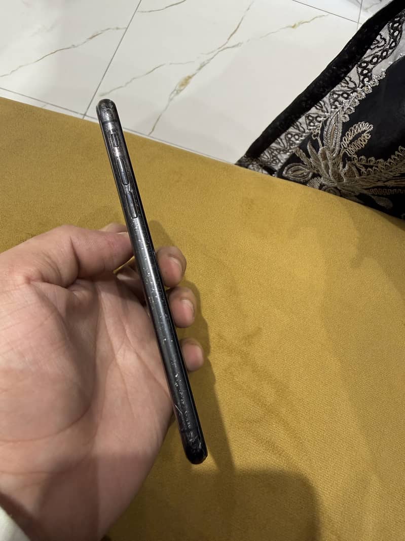 Apple iPhone X 4