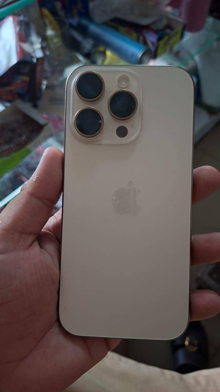 Apple iPhone 16 Pro 4