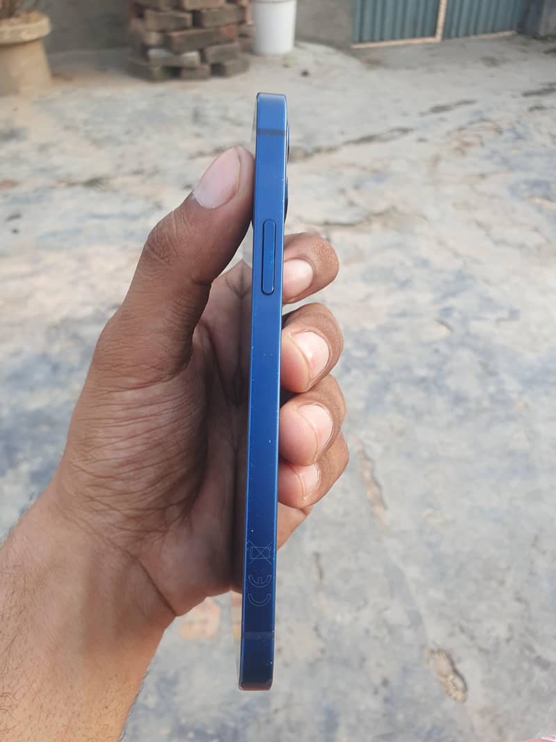 Apple iPhone 12 6