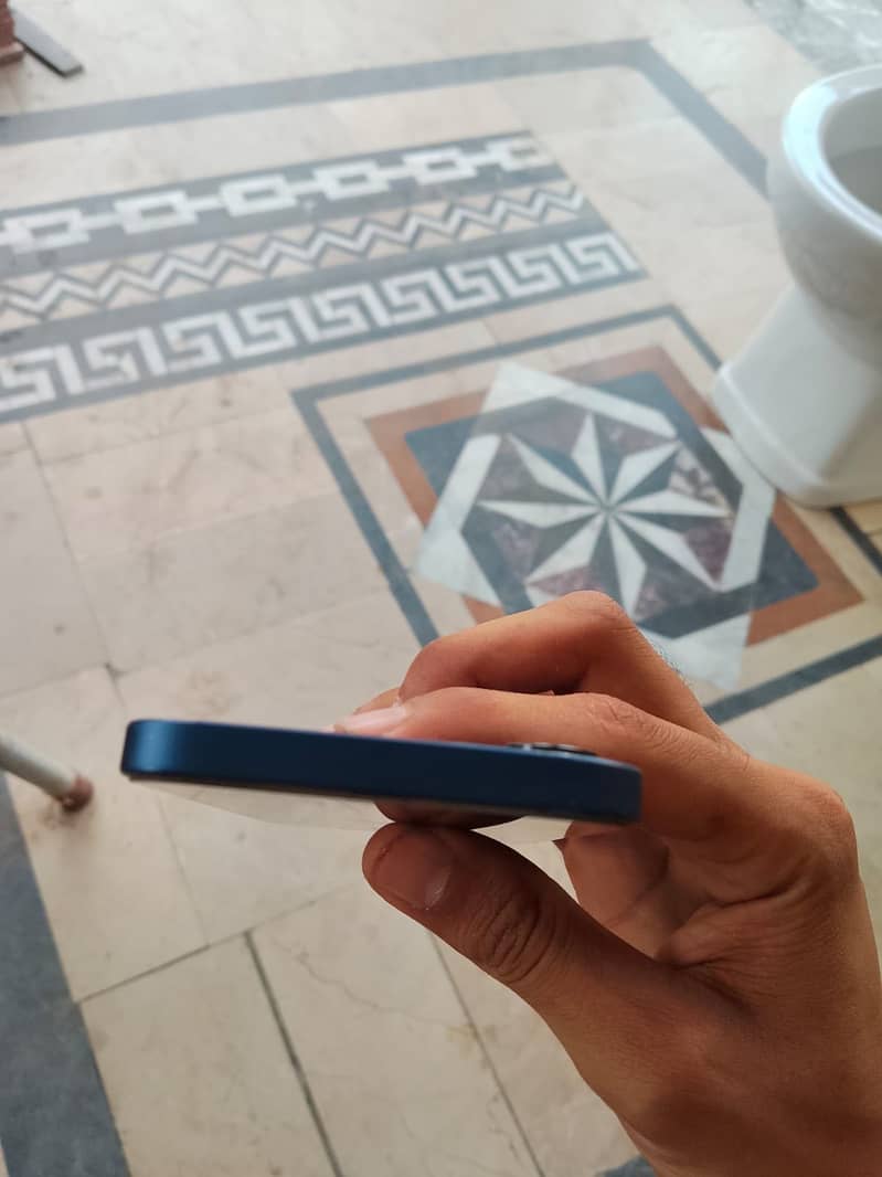 Apple iPhone 12 2