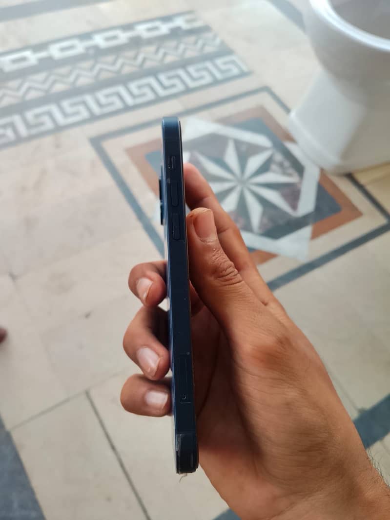Apple iPhone 12 3