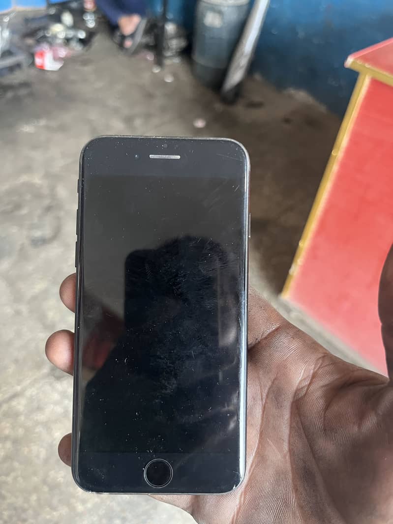 Apple iPhone 7 1