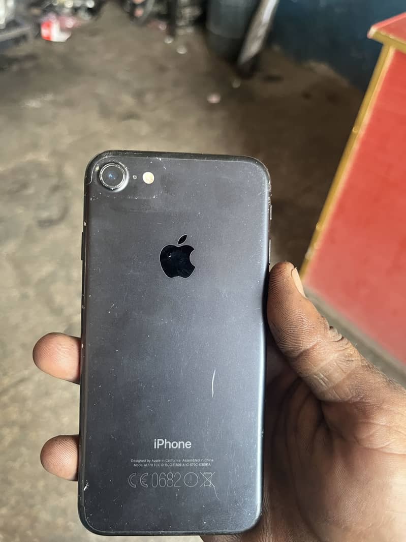 Apple iPhone 7 2