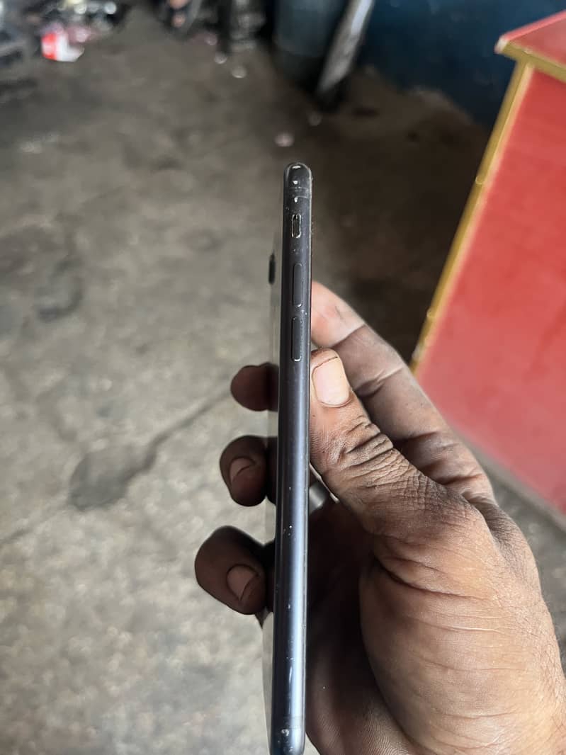Apple iPhone 7 3
