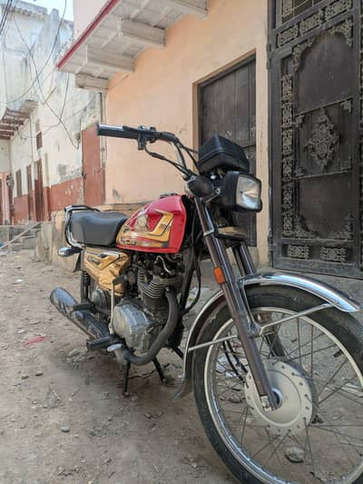 Honda cg 125 special edition red gold