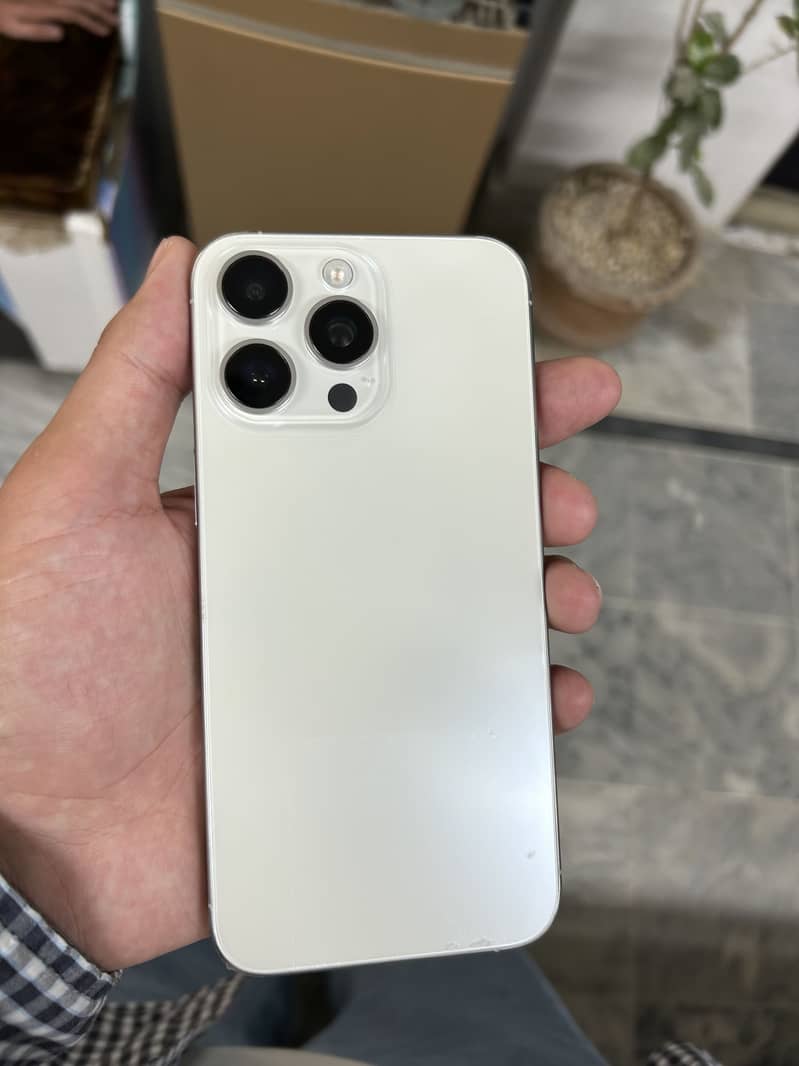 Apple iPhone 15 Pro Max panel back changed 0