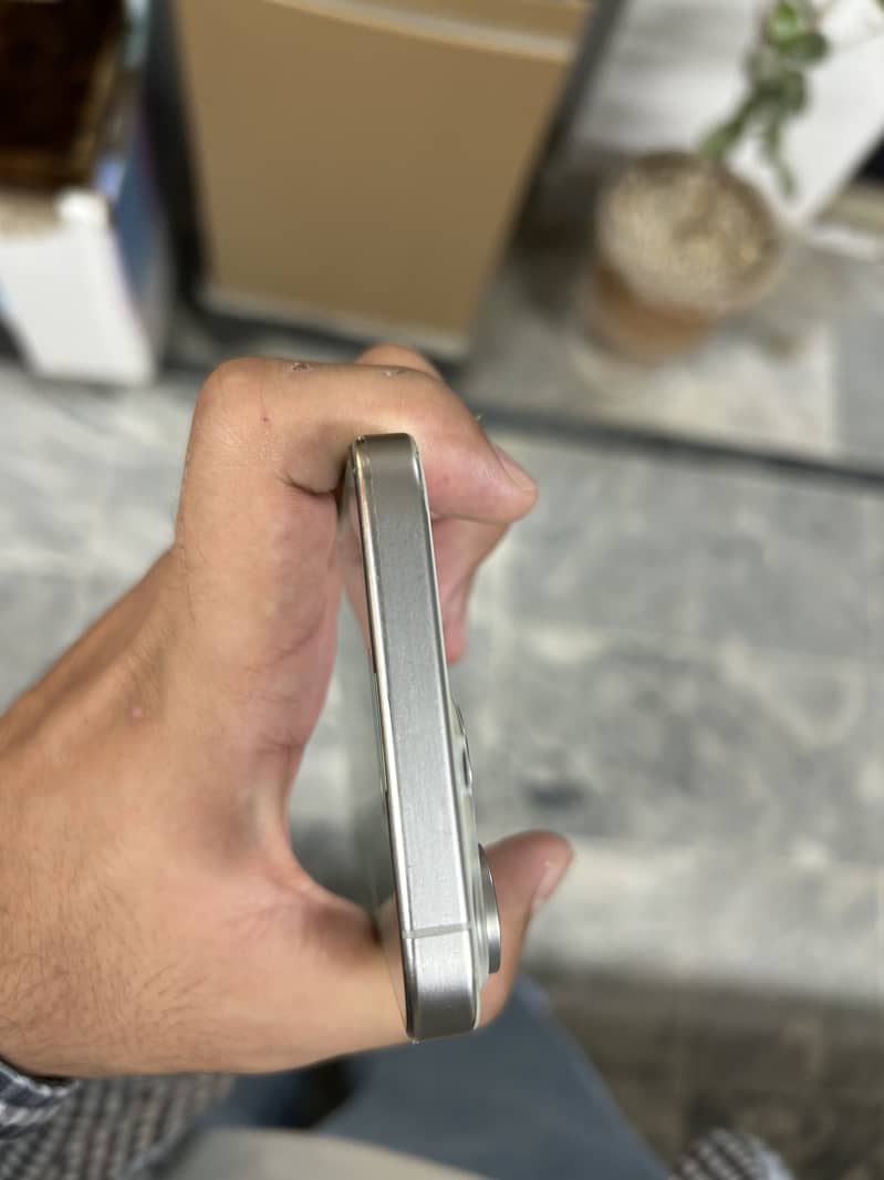 Apple iPhone 15 Pro Max panel back changed 1