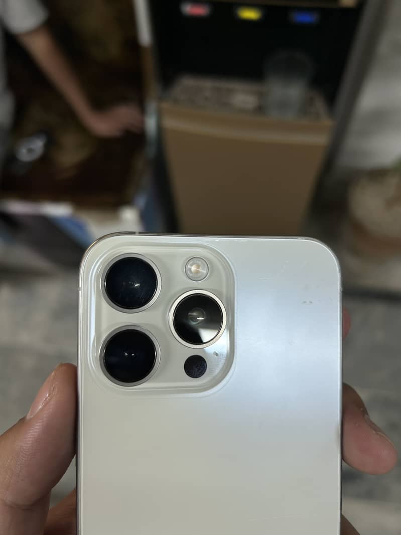 Apple iPhone 15 Pro Max panel back changed 2