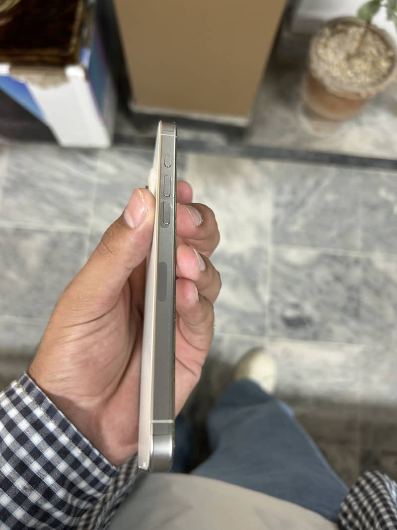 Apple iPhone 15 Pro Max panel back changed 3