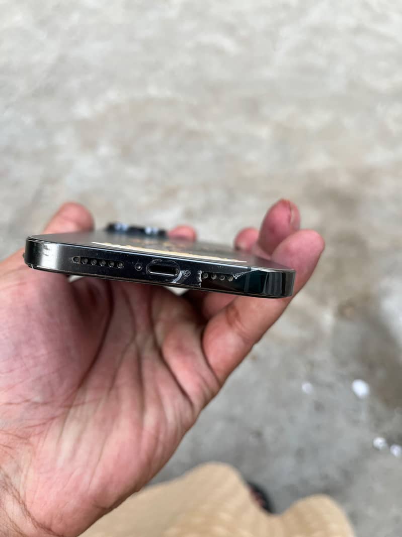 iPhone 13 Pro Max 4