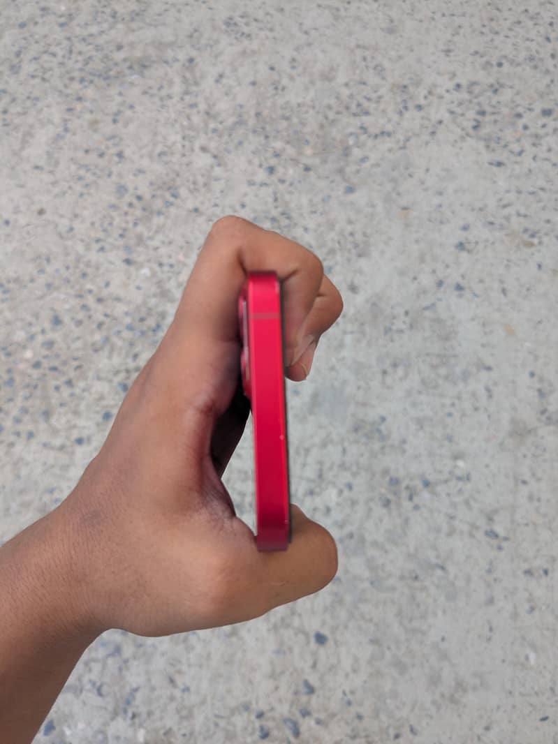 Apple iPhone 13 5