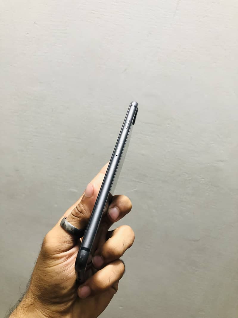 Apple iPhone 8 Plus 1