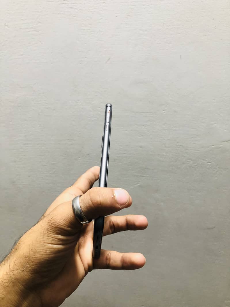 Apple iPhone 8 Plus 3