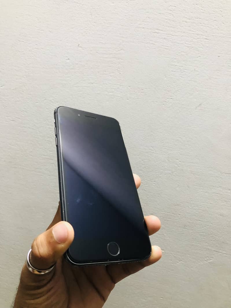 Apple iPhone 8 Plus 5