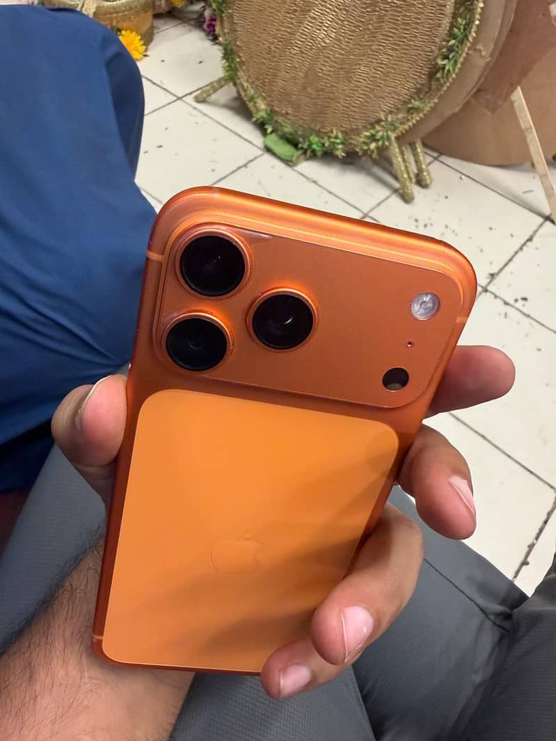Apple iPhone 17 Pro Max 4