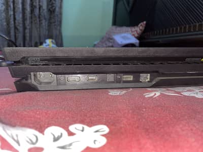 Sony playstation 4 pro 1tb + 2 original controllers + 10 games
