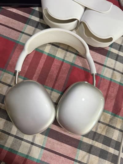 AirPods Max silver