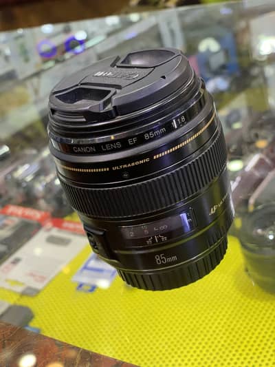 Dslr lens canon 85. mm f-1.8 full new condition 40000/= 03212306356