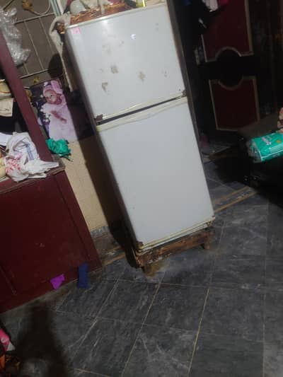 Dawlance ki fridge medium size
