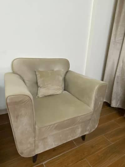 Slightly used Sofa set with Table