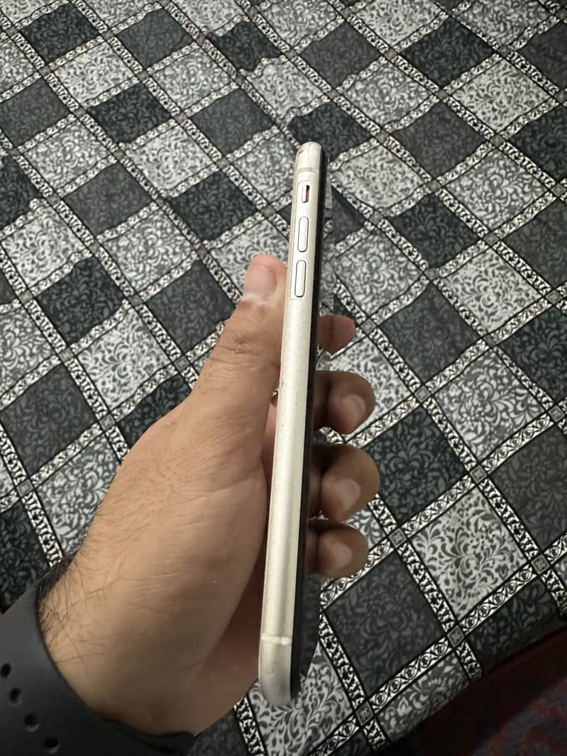 Apple iPhone XR 1