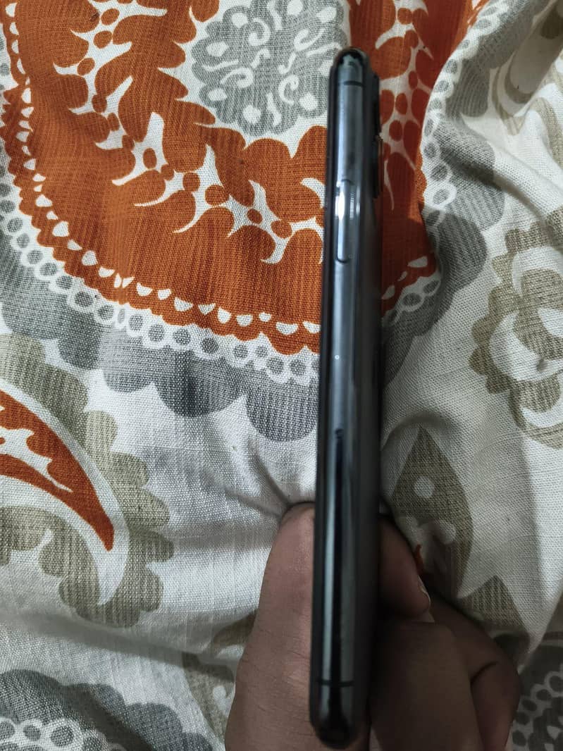 Apple iPhone 11 Pro 0